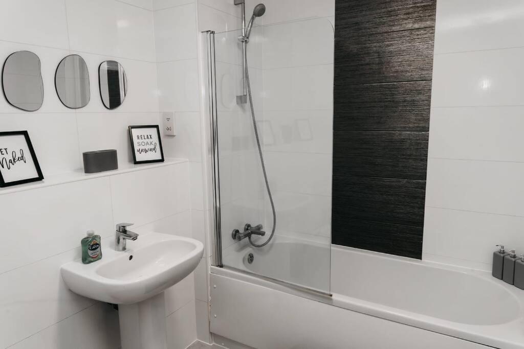 Stunning Modern Heart Of The City Apartment Sheffield Eksteriør billede